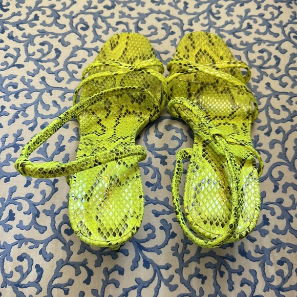 Green snakeskin sandal sling back heels. - Picture 5 of 7
